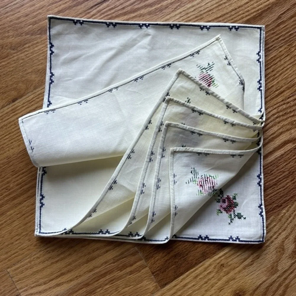 Vintage Linen Embroidered Table Topper & 6 Napkins Cottagecore Shabby Chic Italy